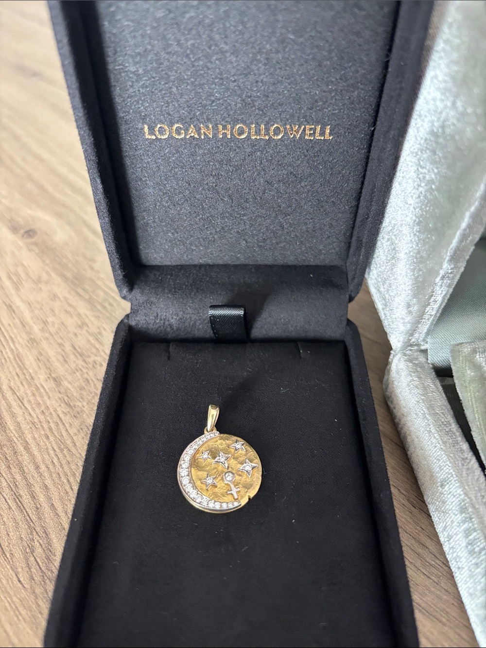 Logan Hollowell Divine Feminine 18k gold and diamonds Pendant
